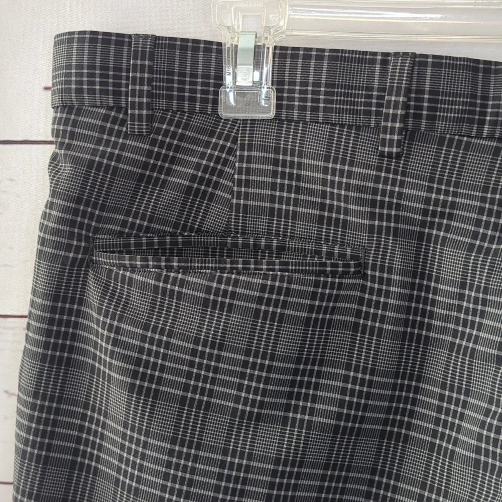 Walter Hagen Performance Moisture Wick Golf Shorts Black and Grey Plaid Men's 38
